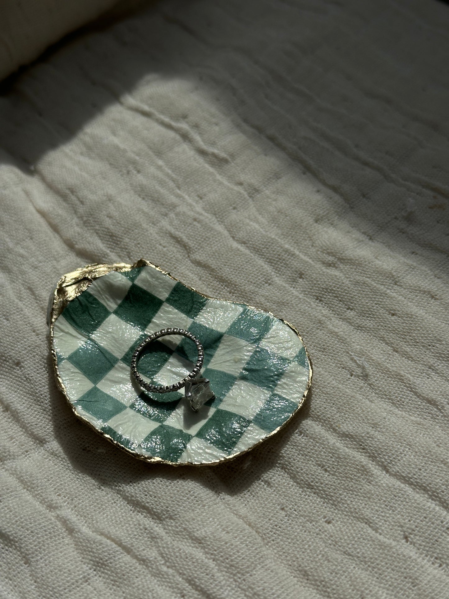 Vintage Green Checkered Oyster Design