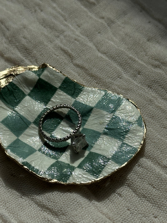 Vintage Green Checkered Oyster Design